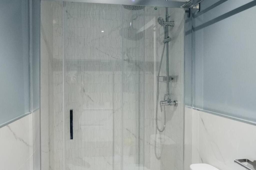 Apartamentos Plaza De Pedro Zerolo III Madrid Eksteriør billede