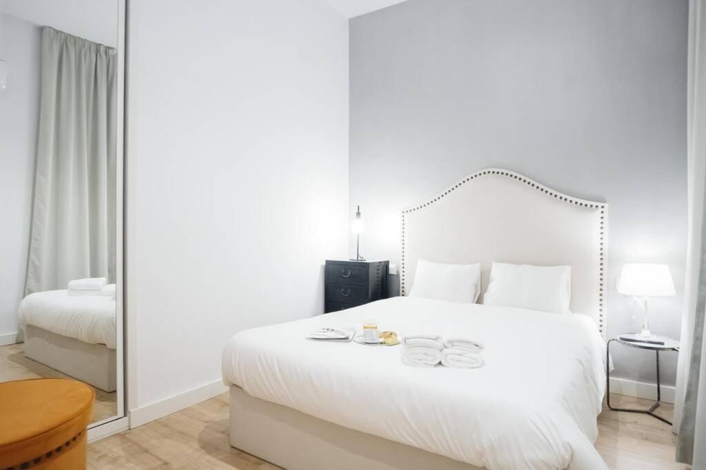 Apartamentos Plaza De Pedro Zerolo III Madrid Eksteriør billede