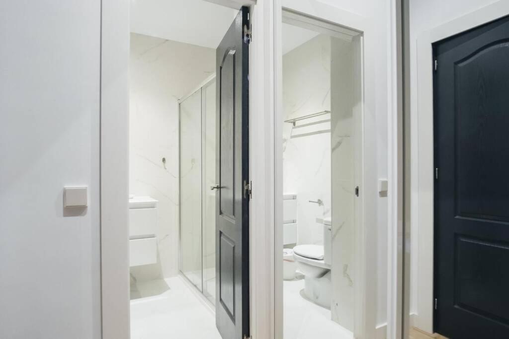 Apartamentos Plaza De Pedro Zerolo III Madrid Eksteriør billede