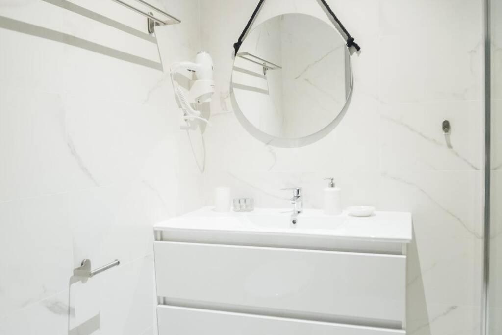 Apartamentos Plaza De Pedro Zerolo III Madrid Eksteriør billede