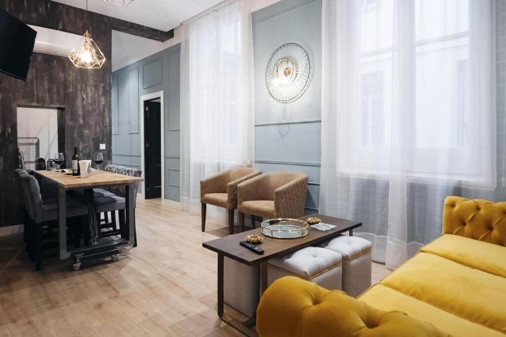 Apartamentos Plaza De Pedro Zerolo III Madrid Eksteriør billede