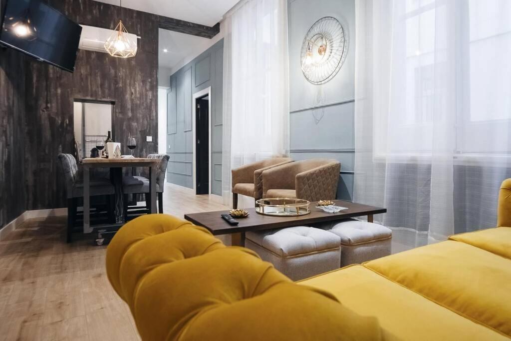 Apartamentos Plaza De Pedro Zerolo III Madrid Eksteriør billede