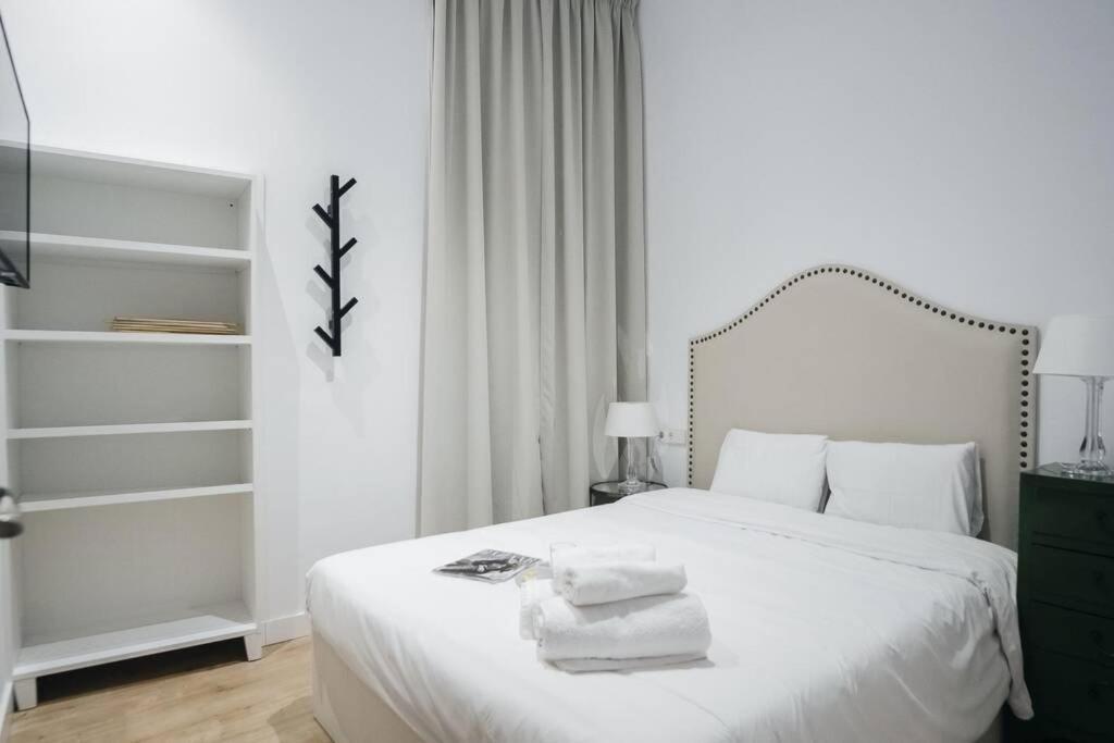 Apartamentos Plaza De Pedro Zerolo III Madrid Eksteriør billede